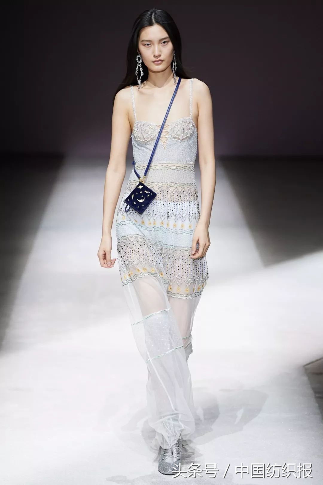 从职场玩到生活的穿衣搭配,雅莹时尚女装