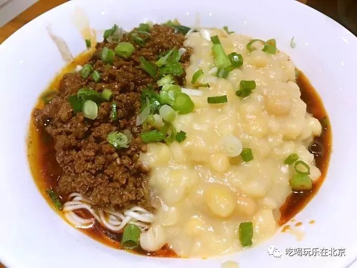 这么low的店，竟然这么多人抢着去吃