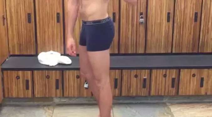 每天100个深蹲臀部变化,每天深蹲100个对臀部下垂效果