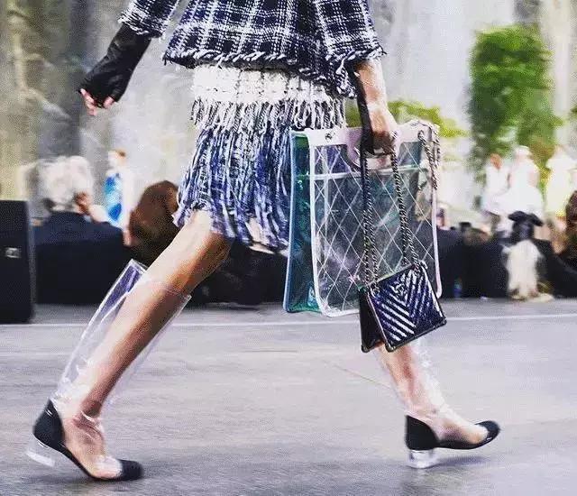 女士真皮包包100%真皮春夏款,今年春夏流行的包包