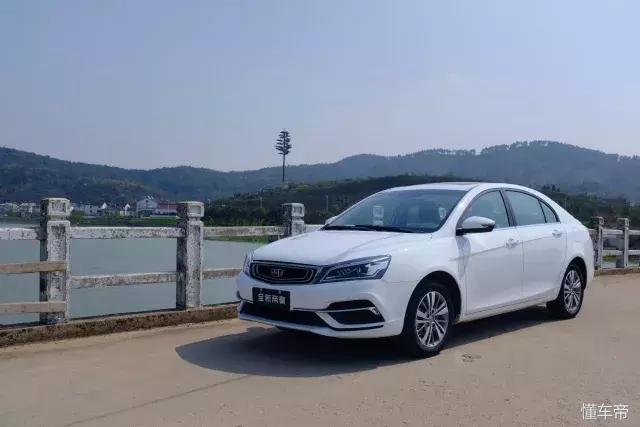 吉利帝豪ec7和715哪个好,吉利帝豪ec7油气混合版测试