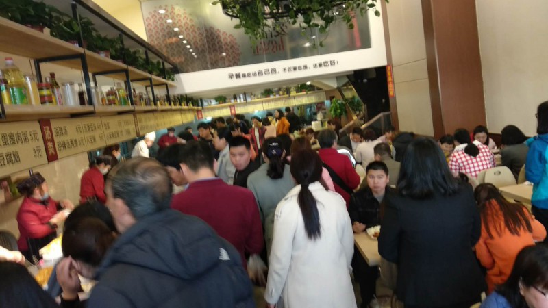 从开连锁到建平台这位河南餐饮老板把早餐店的格局拓宽了N米……