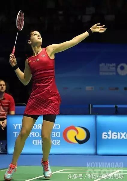 高远球到底需不需要顶肘,高远球一定蹬转发力吗