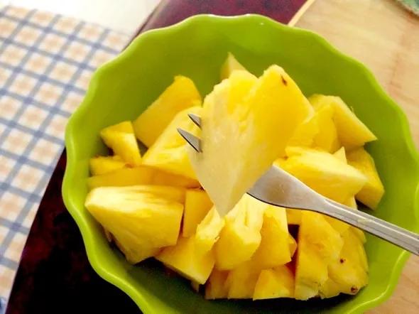 刚吃半个，男子竟差点送命！这种水果正大量上市，很多人爱吃！