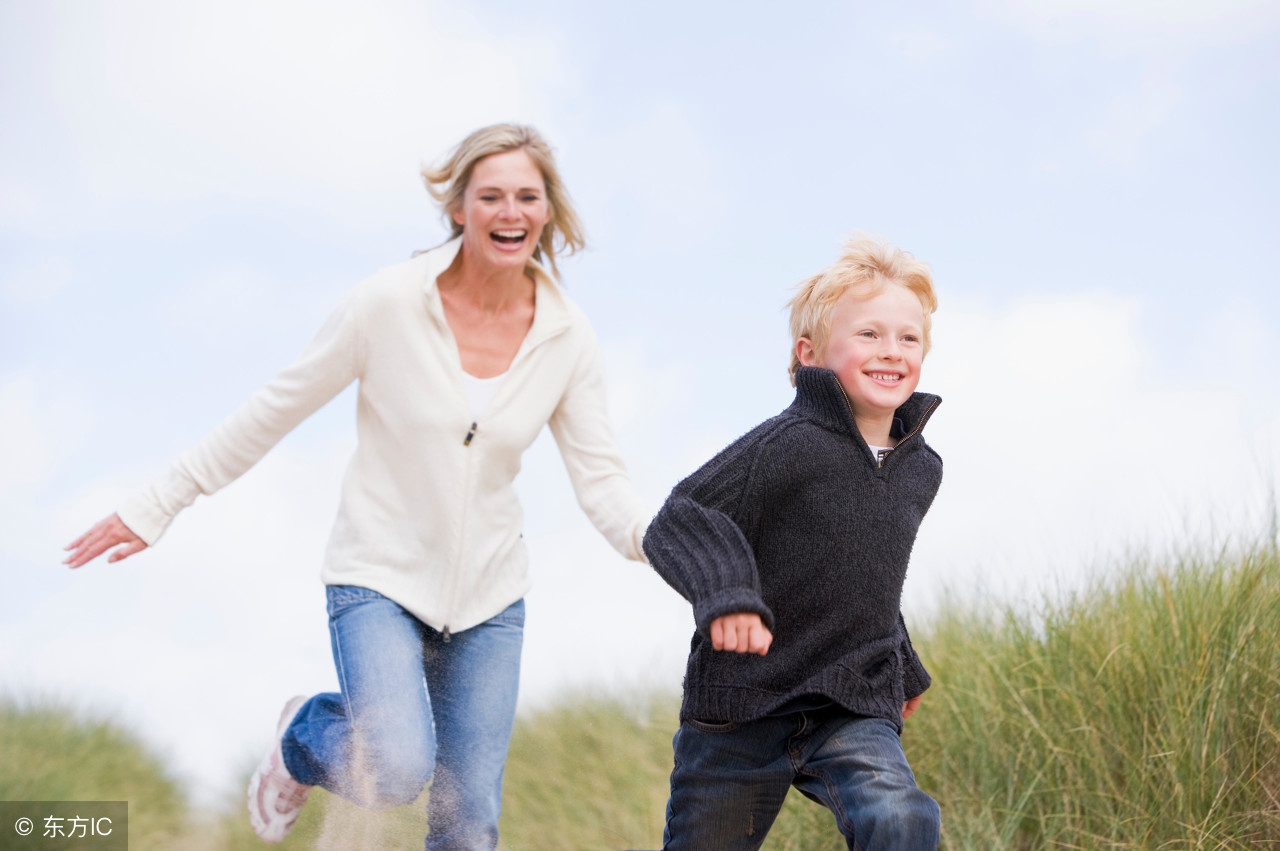 孩子哭了父母应该怎么做,七岁孩子妈妈过世怎样告诉孩子