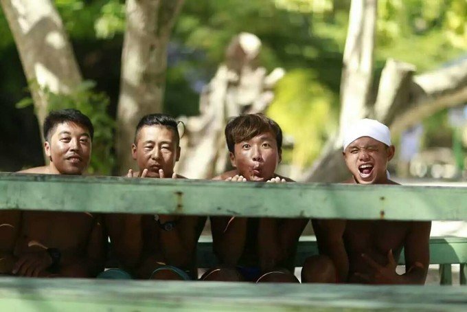 宝贝喜欢小金鱼,宝贝喜欢玩水