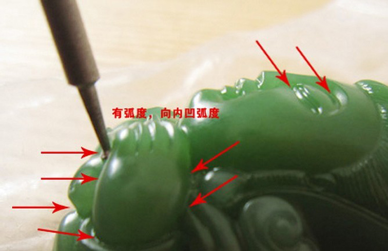 如何区别翡翠玉石是机器雕刻还是人工雕刻？鉴别手工雕与电脑雕