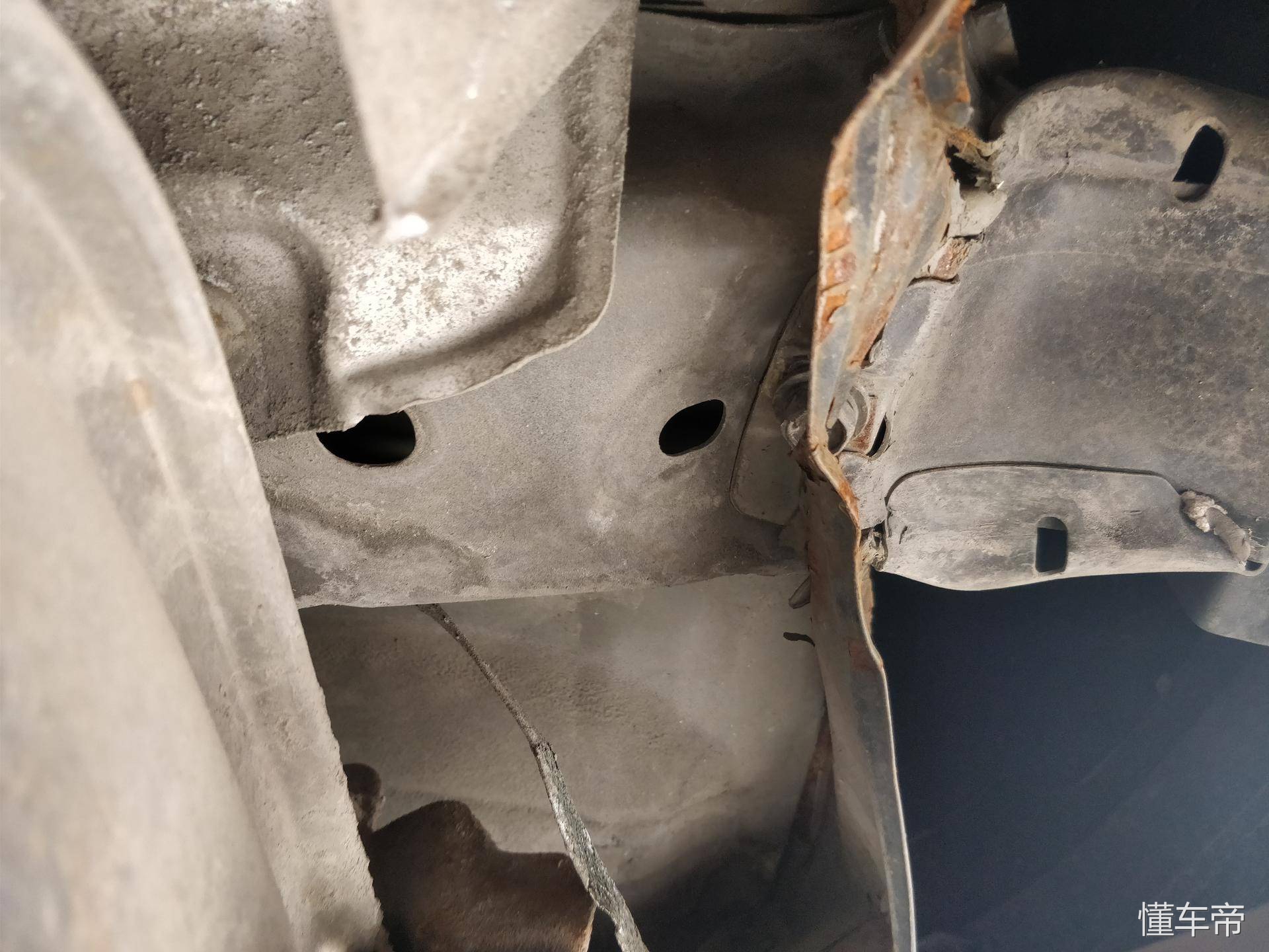 3万块钱日产天籁白色,3万元买二手日产天籁