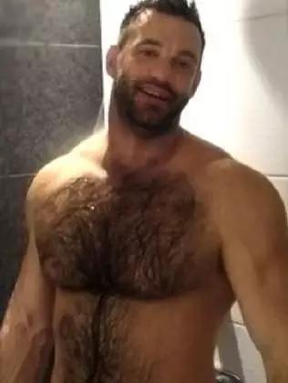 外国小哥看*片A**正爽,突然!发现男主角竟是自己数学老师!