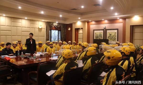 南郑交警为美团外卖配送员戴上交通安全“紧箍咒”