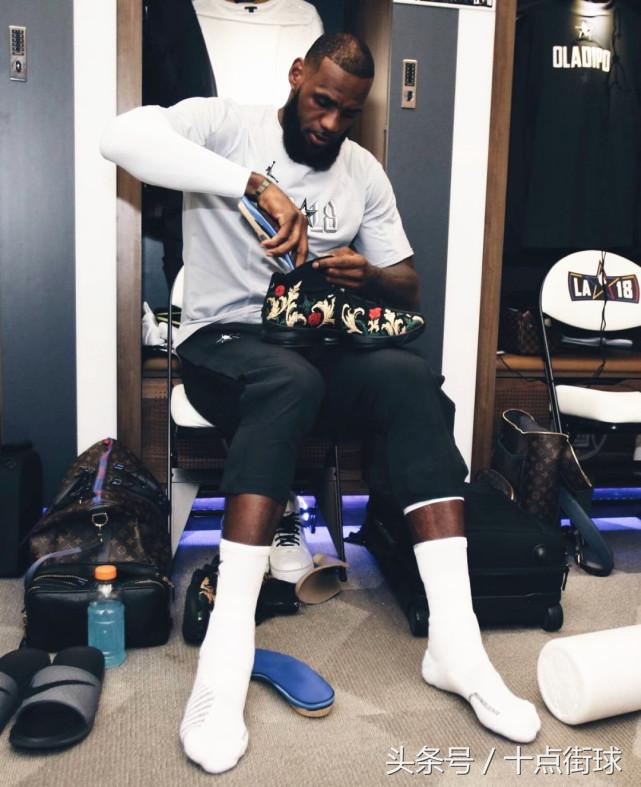 詹姆斯身上最隐秘、价值百万的黑科技:球鞋可以送,鞋垫绝不行!