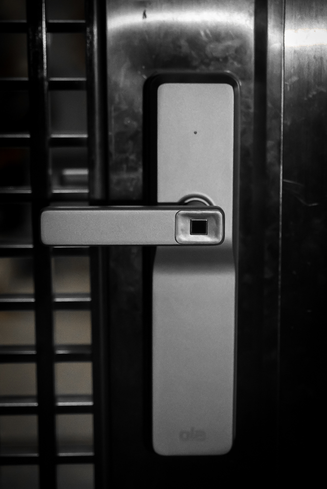 不仅能指纹识别，还可以微信开门，这款指纹锁操作666