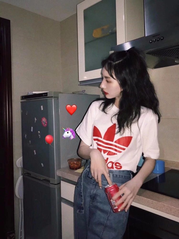 今年流行的ins风短袖t恤,日系潮牌超火ins宽松短袖t恤