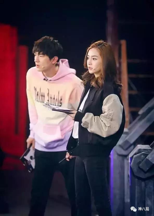 看了一场机器人格斗,我竟被baby和晓明的爱情打动了…