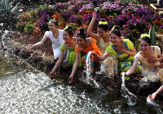 期待来云南的第一个泼水节,欢迎朋友们来云南泼水节