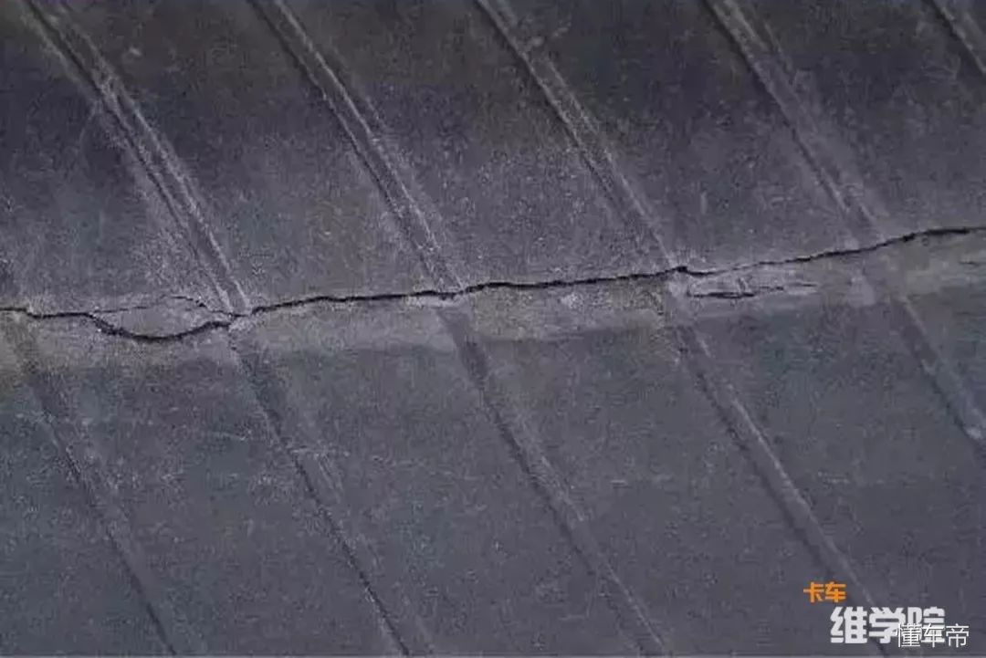 货车轮胎胎壁坏是什么原因,卡车轮胎断丝鼓包原因
