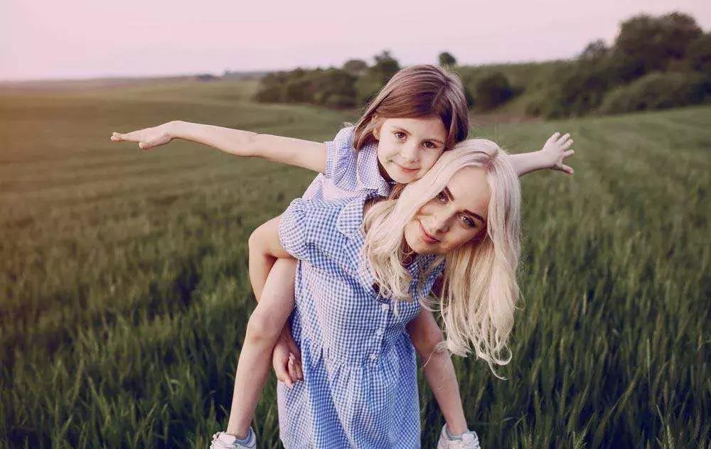 一念天使一念魔鬼下一句,一念天使一念恶魔善恶只在一瞬间