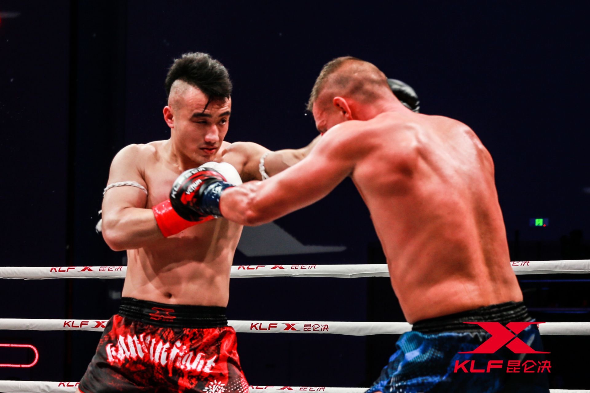 俄罗斯悍将凶如猛兽,俄罗斯猛将格斗视频