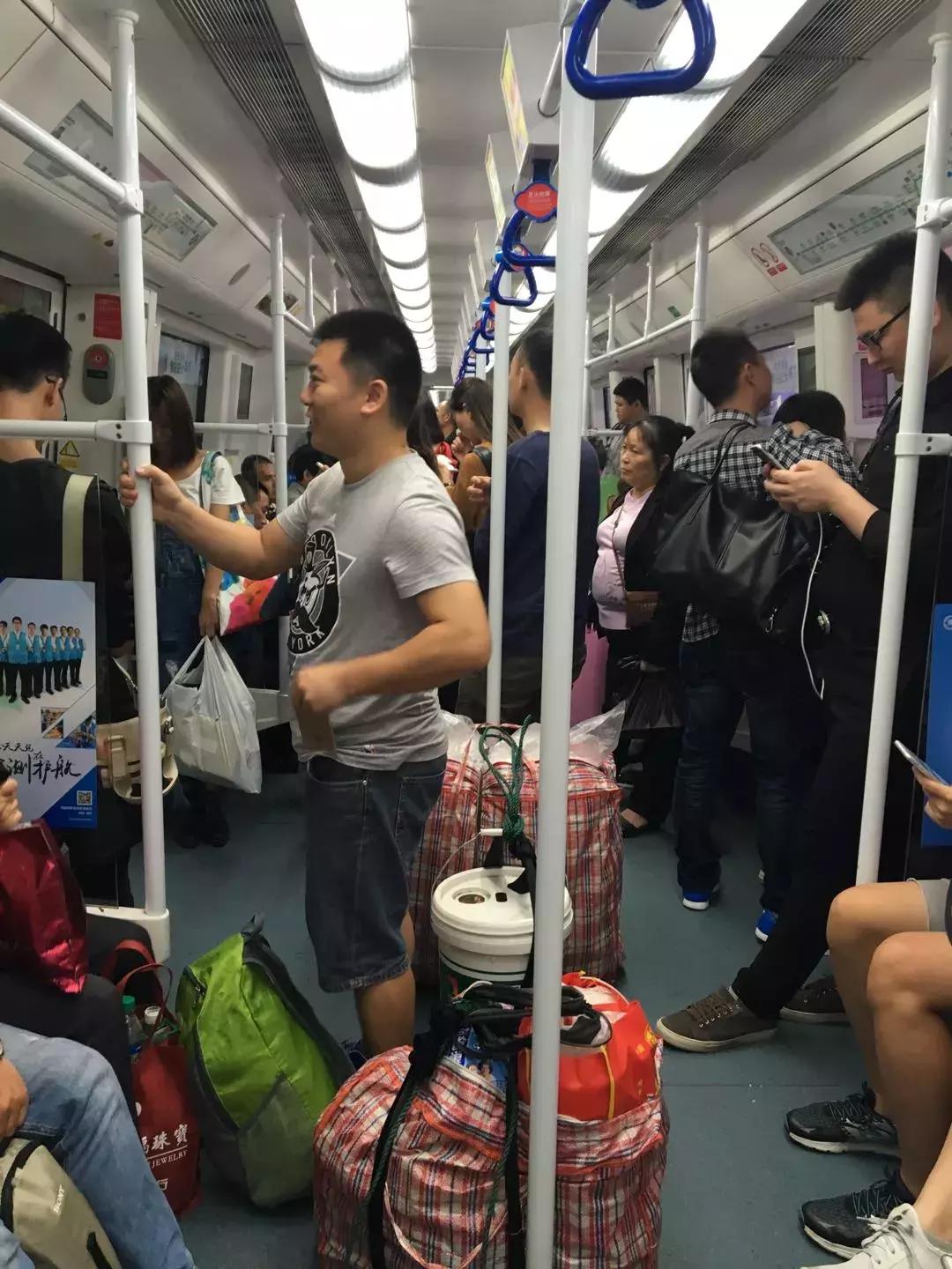 为什么深圳周三比较少人挤地铁,深圳上班挤地铁