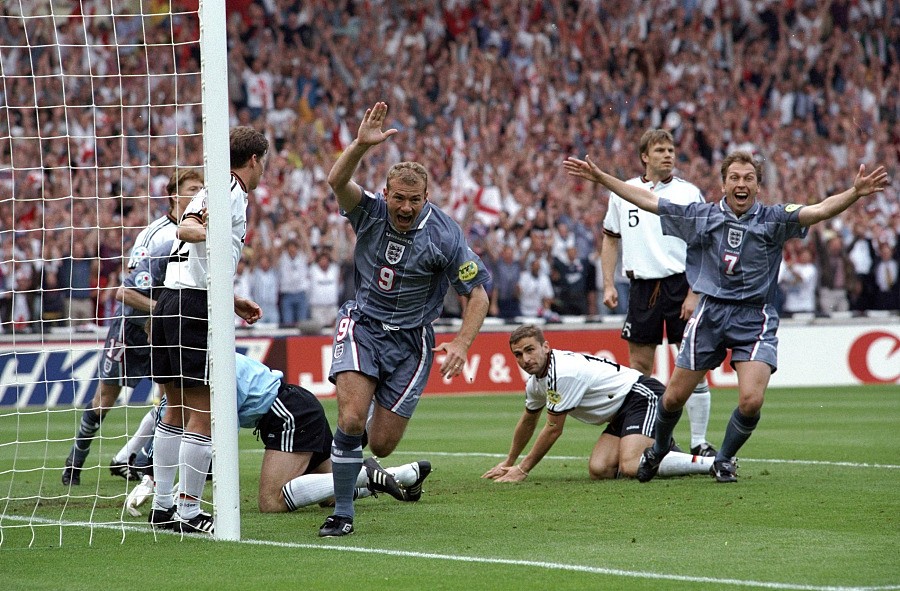 百年宿敌曼城曼联,百年恩怨球队