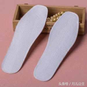 为什么女生穿丝袜脚容易出汗,女生脚穿袜子出汗是怎么回事