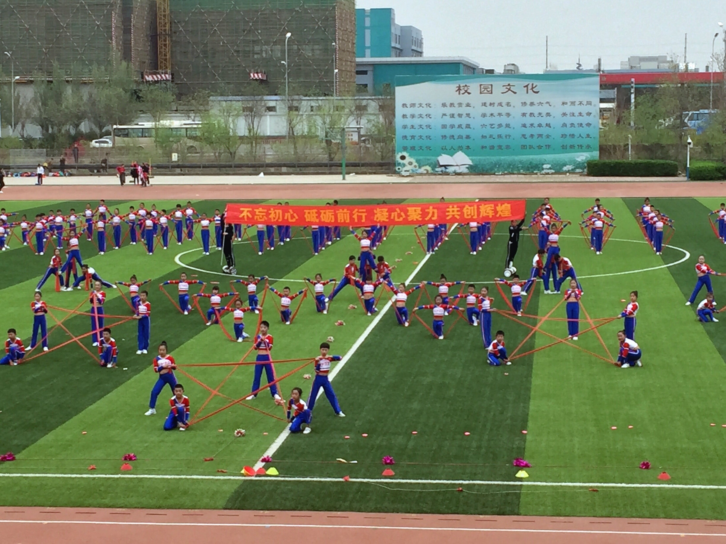 小学生运动会的童趣,有趣的运动会一年级小学生