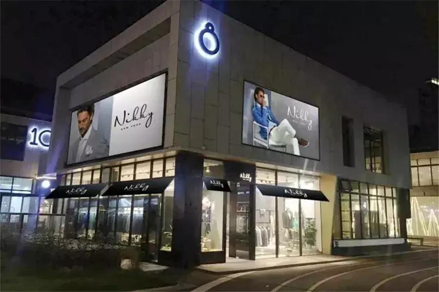 保时捷让人着迷,西装革履保时捷