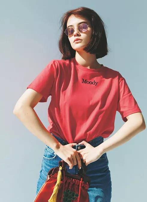 日本杂志揭载春夏最强搭配元素:LOGO字母T、透视裙