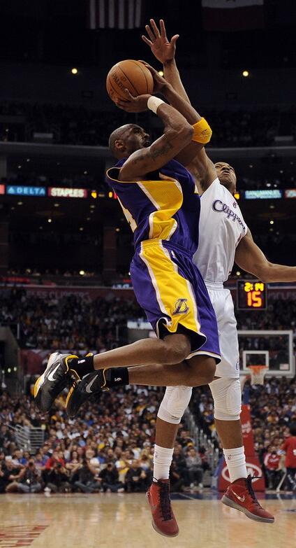 回忆篇从青涩到成熟记忆里的黑曼巴 ----科比战靴系列