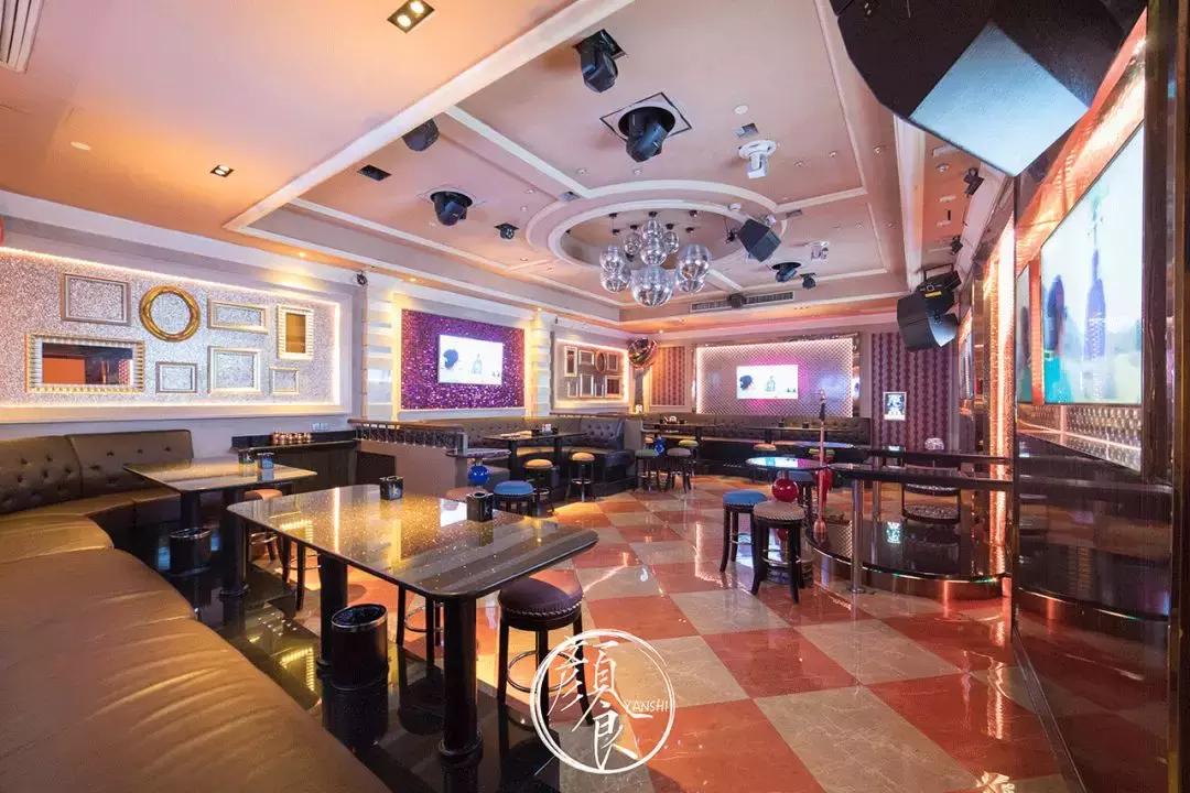 我在「纯K」中见到同一个姑娘，五次