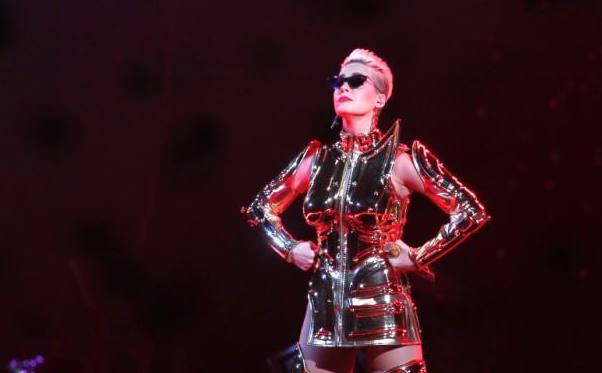 周杰伦送蔡依林演唱会花篮,周杰伦送给蔡依林花篮