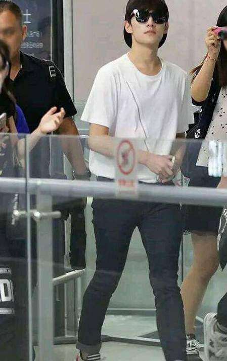 杨洋鹿晗王俊凯,杨洋的腿型是什么样的