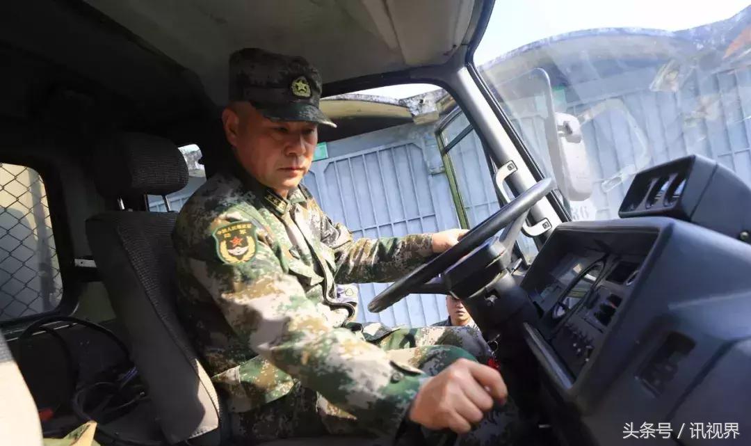 上校军官“问诊把脉”，白发工程师激情仍在燃烧！