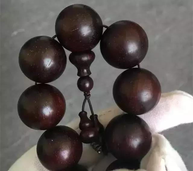 小叶紫檀越盘越黑是咋回事,小叶紫檀手串为什么越盘越黑