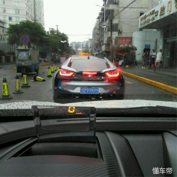 荆州最牛的豪车豪牌，最贵的落地1500万，平时你遇到过几辆？