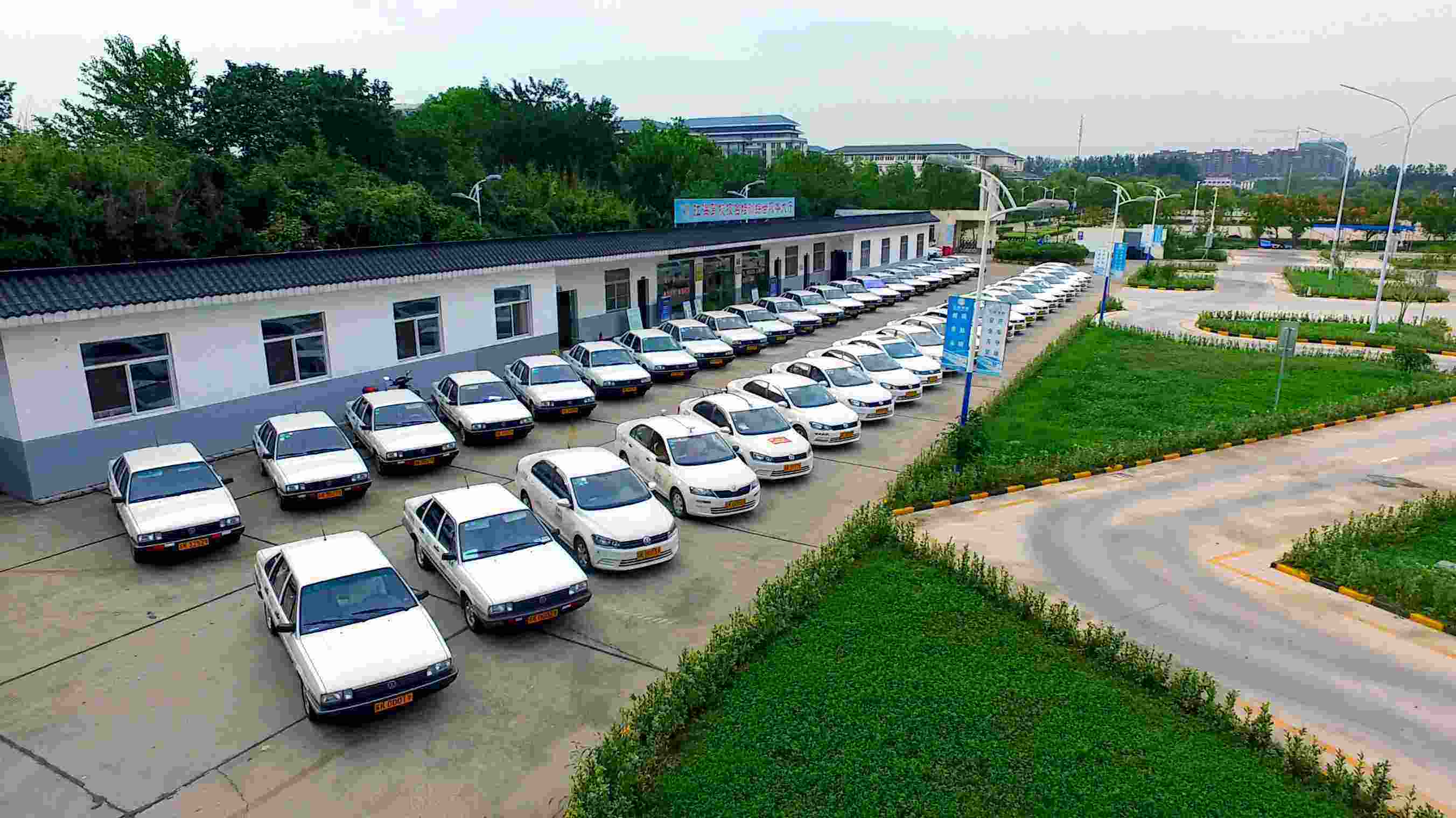 为何驾校教练态度极差,为什么驾校教练这么讨人厌