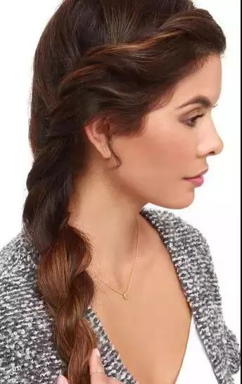 超短烫发刘海怎么扎头发简单好看,40岁的女人烫发后咋扎头发