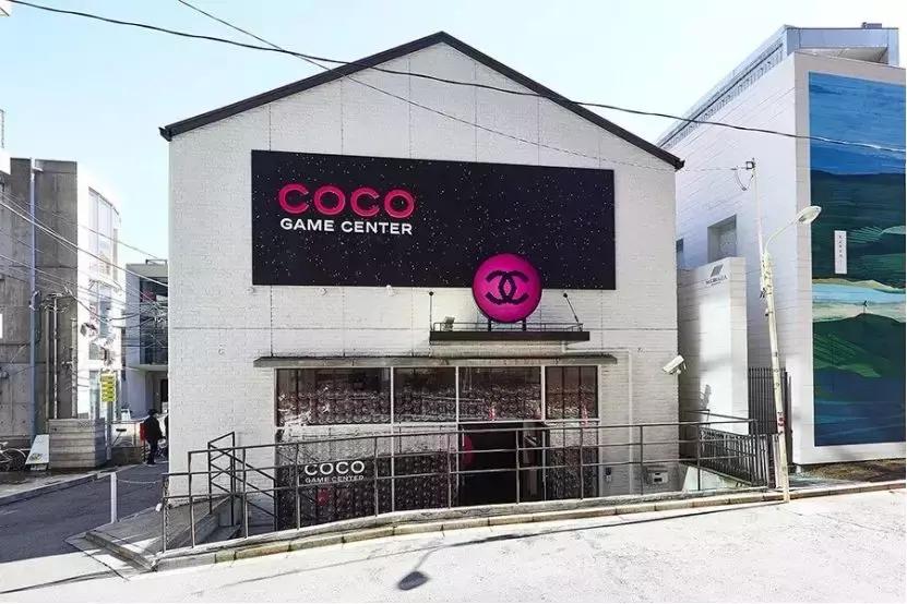 喷着LV新出的第8款香水，到香奈儿街机店夹口红去！