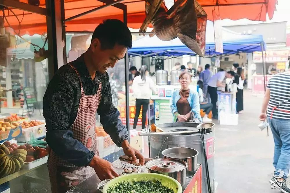 宁波大学这条美食街，承包了千万学子的胃！那里有你的青春吗？