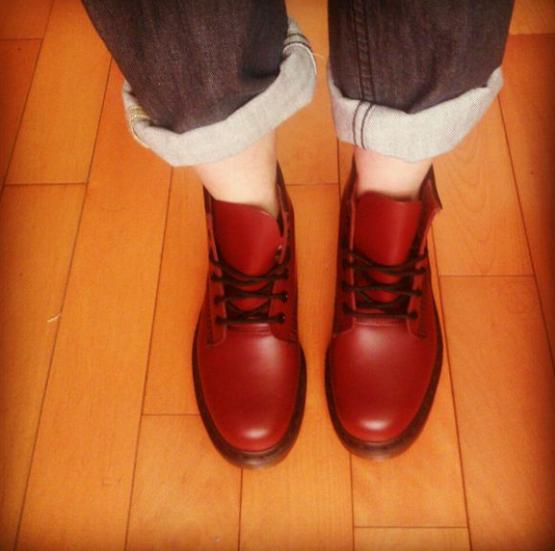 为什么鞋舌总是容易歪一边,鞋子上的鞋舌总是歪是什么原因