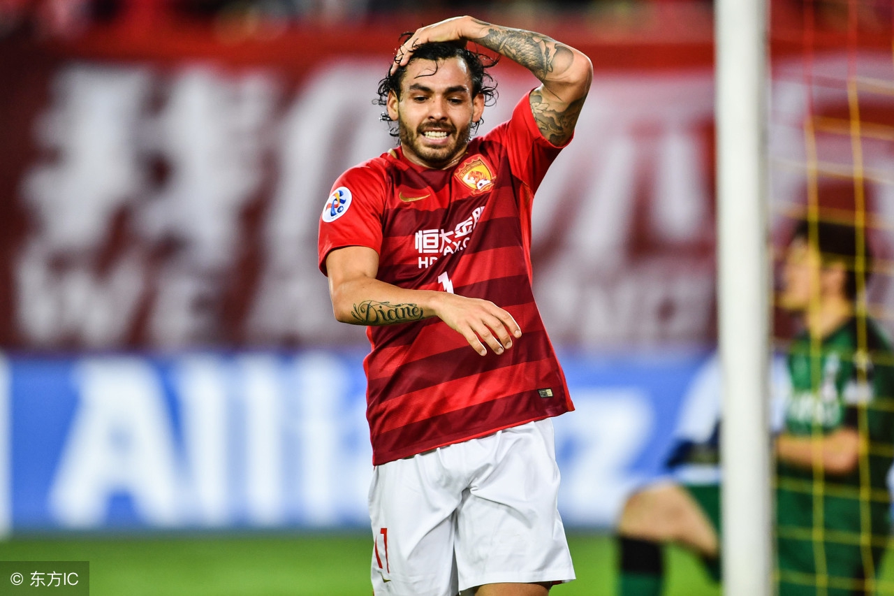 中超裁判一场比赛多次争议判罚,中超裁判被处罚