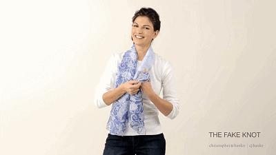 时尚高端珍珠扣丝巾高贵系法配饰,丝巾怎么系比较好看而且简单方便