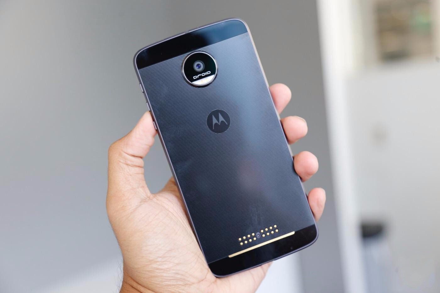 联想最贵的一次蒂花之秀？用MotoZ不碎屏手机玩桌球