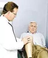 腿肿脚肿是什么病的前兆怎么治疗,老人心衰引起的腿肿脚肿吃什么药