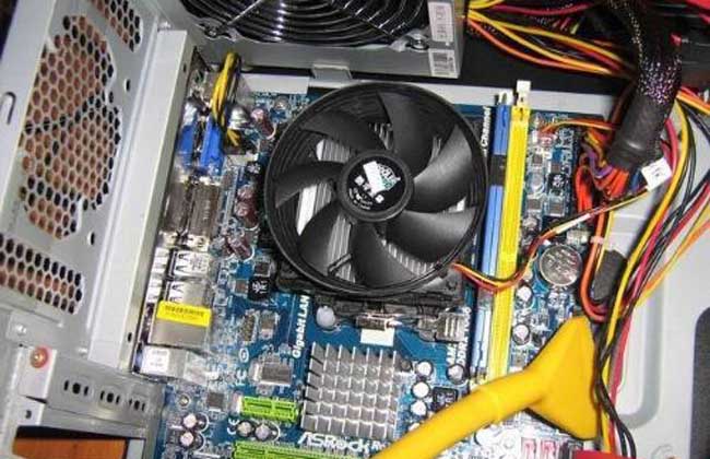 电脑为什么自动关机自动开机,电脑关机了主机过几秒才关机