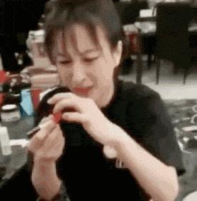 断口红不要扔教你一招正常使用,口红断了怎么涂