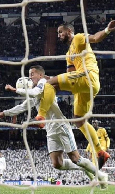 布冯出现低级失误却无人责怪,布冯被红牌罚下已看哭