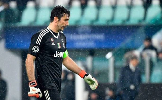 布冯出现低级失误却无人责怪,布冯被红牌罚下已看哭