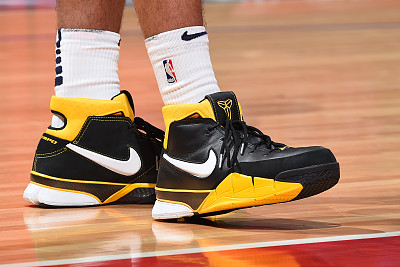 nba赛场球鞋特写,安踏kt8纪念科比