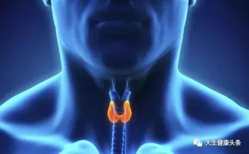 孩子总是吭吭的清嗓子是怎么回事,孩子眨眼嗓子有吭吭声是怎么回事